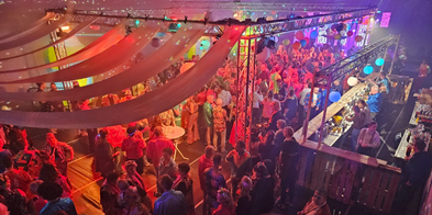 Licht geluid video huren bij Partyverhuur-Verkoop Professionele drive-in show met DJ, licht en geluid huren